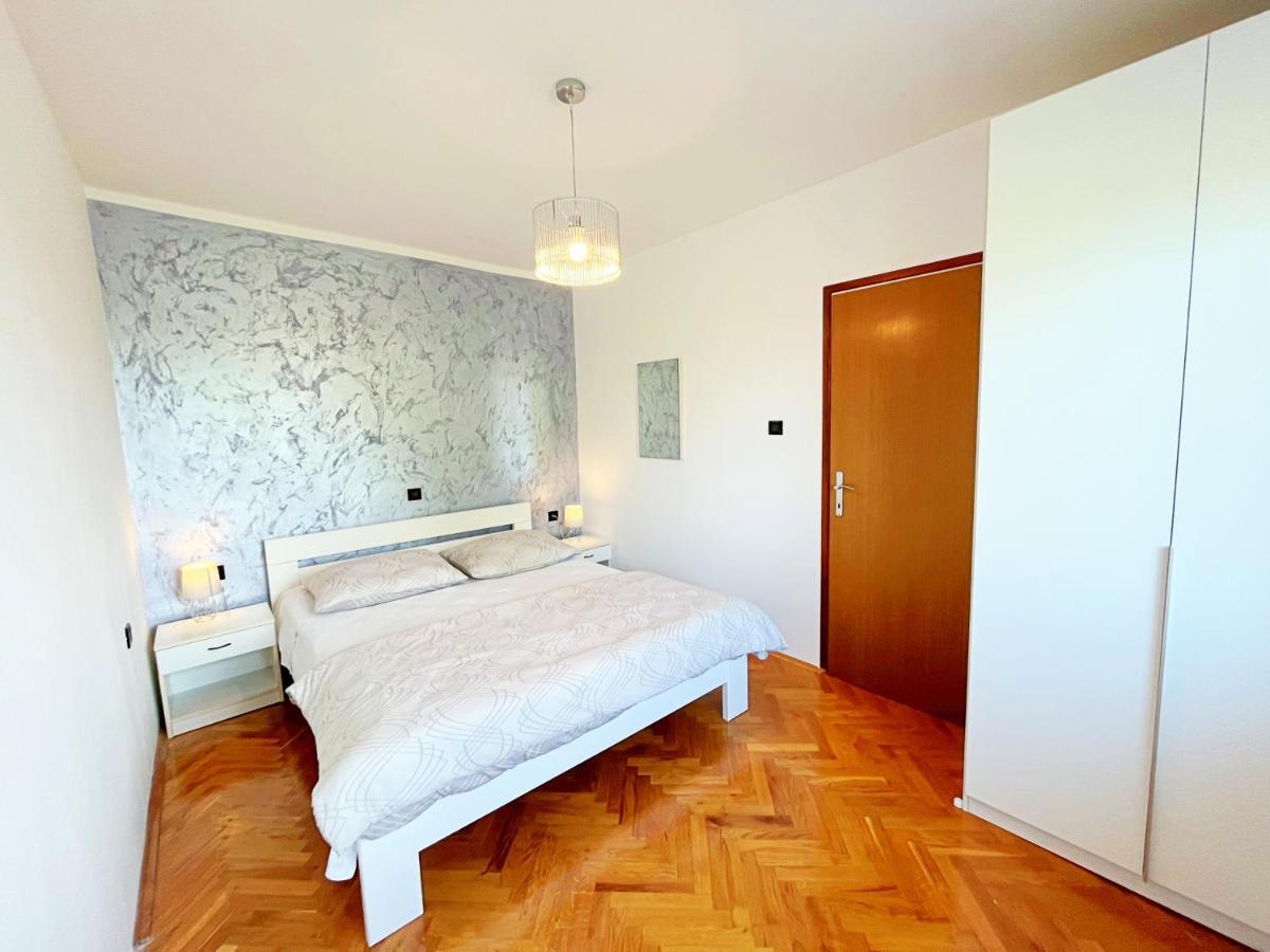 Adria Holiday Home Pinezići Buitenkant foto