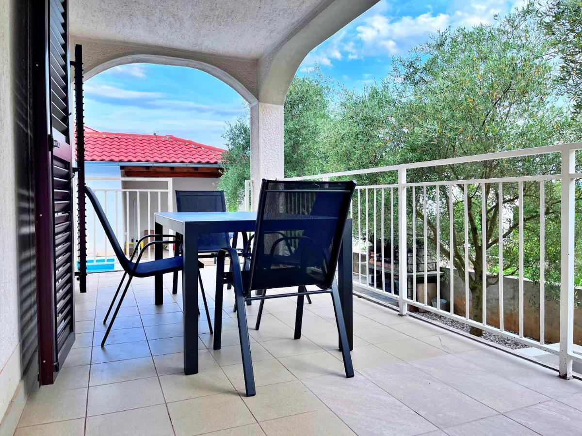 Adria Holiday Home Pinezići Buitenkant foto