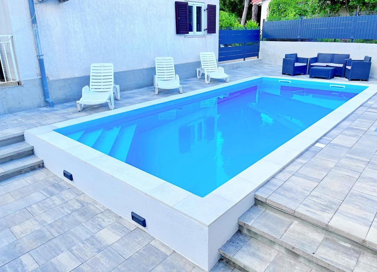 Adria Holiday Home Pinezići Buitenkant foto