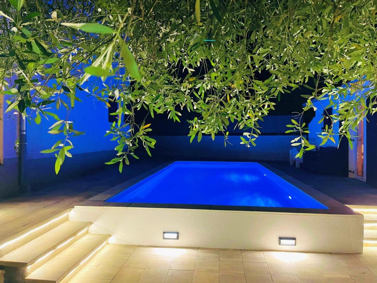 Adria Holiday Home Pinezići Buitenkant foto