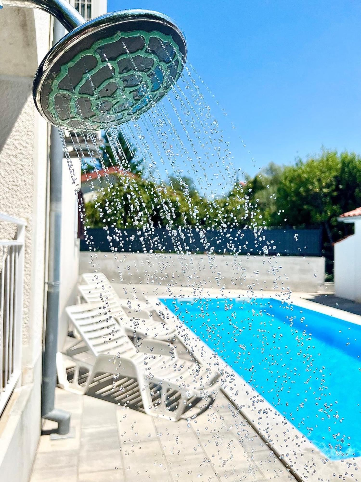 Adria Holiday Home Pinezići Buitenkant foto