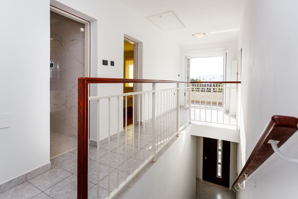 Adria Holiday Home Pinezići Buitenkant foto